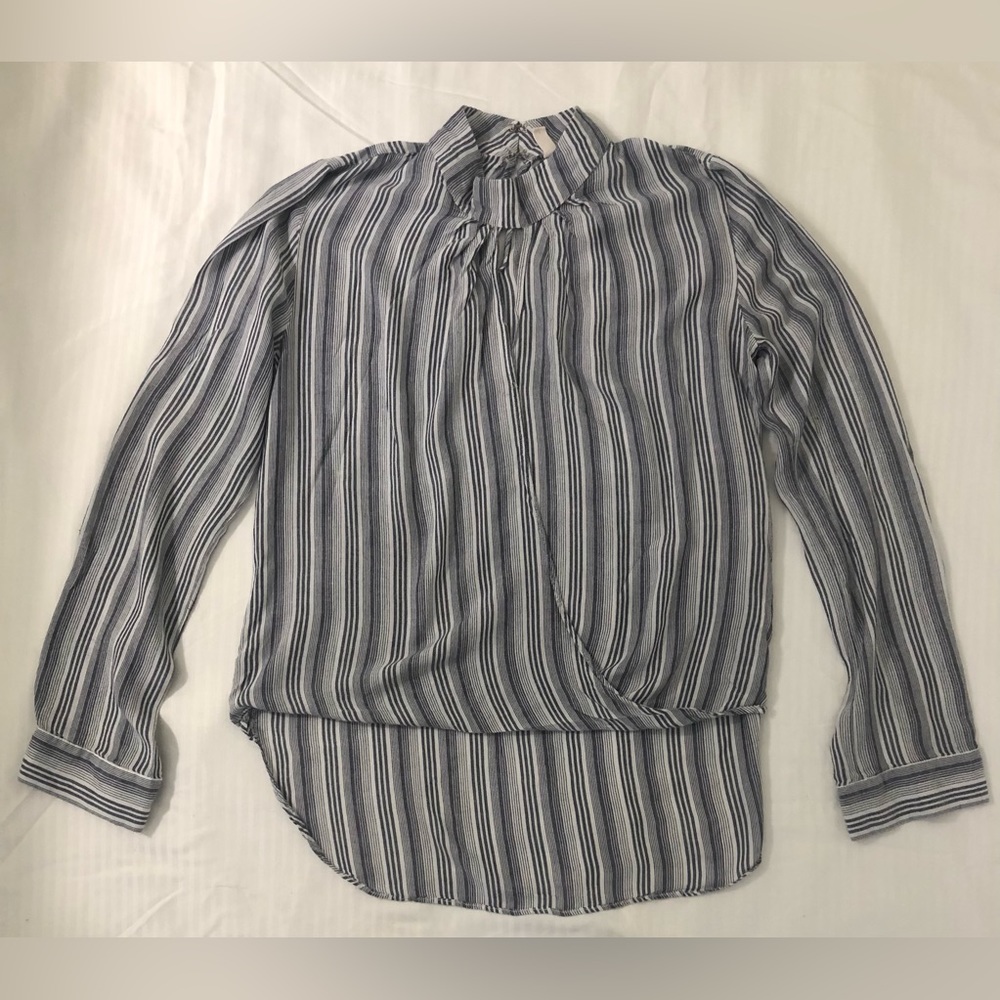Blouse size Small, brand Elan, 100% rayon